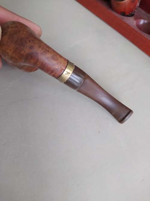 COLLECTIBLE pipes on stand